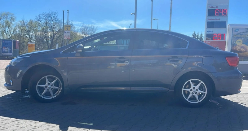 Toyota Avensis cena 48900 przebieg: 130000, rok produkcji 2013 z Radzyń Chełmiński małe 667